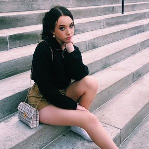 Meet your Posher, Halie